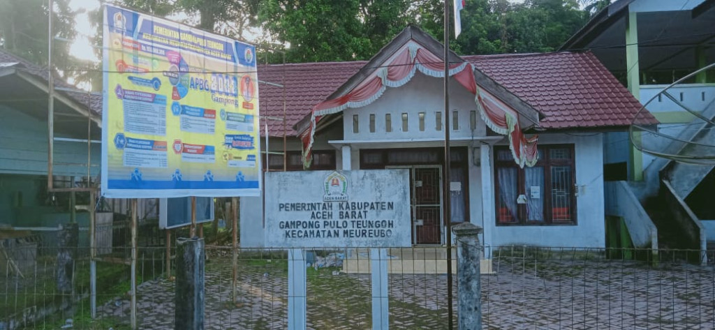 Kantor desa Pulo Teungoh adalah Pusat Pelayanan segala kegiatan Desa